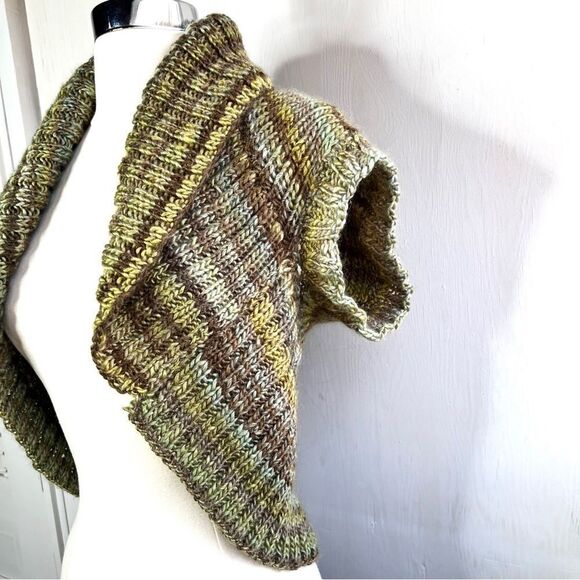 Handknit Yellow and Tan Cottagecore Shrug - Picture 5 of 6